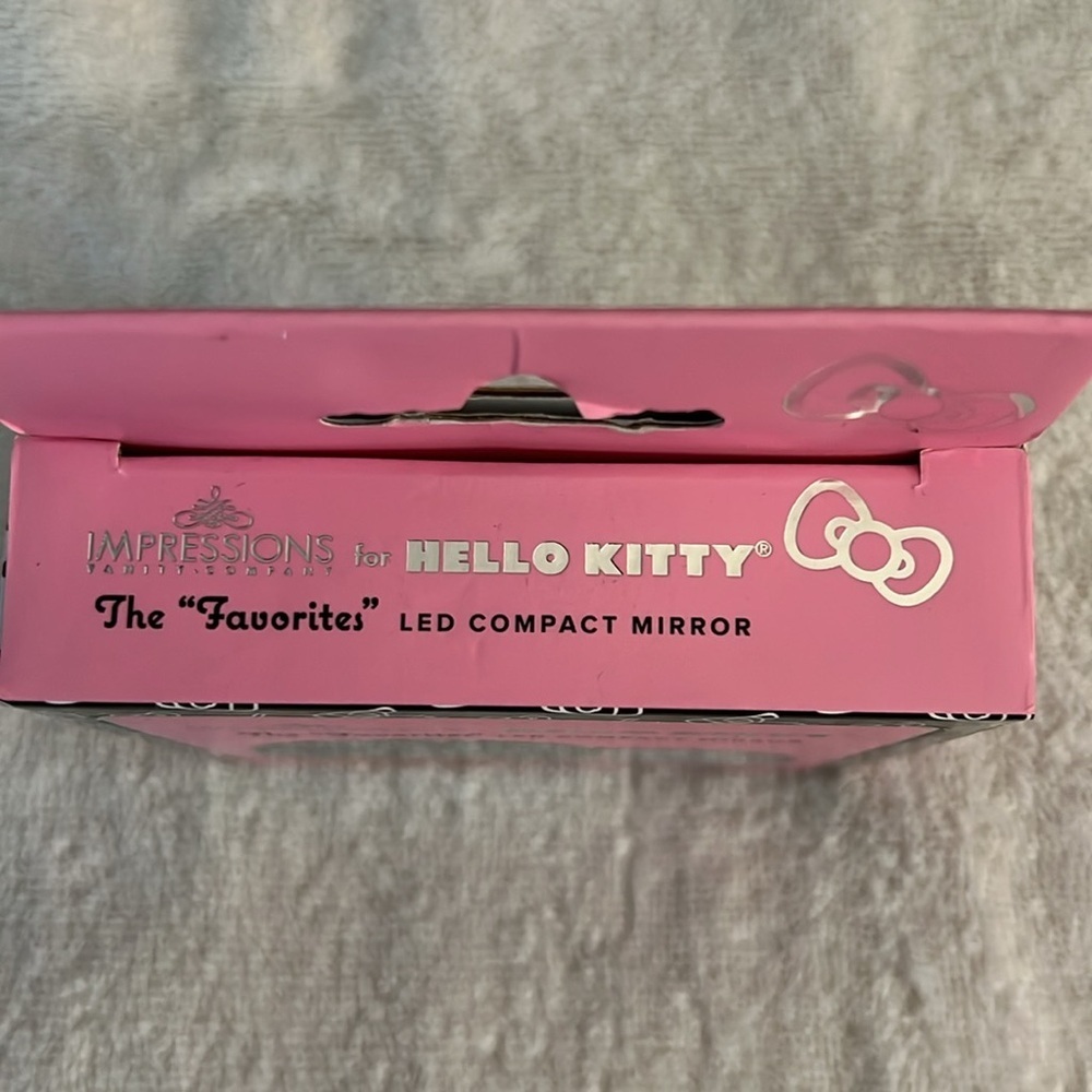 Hello Kitty Black and Pink LED Compact Mirror - Picture 2 of 7